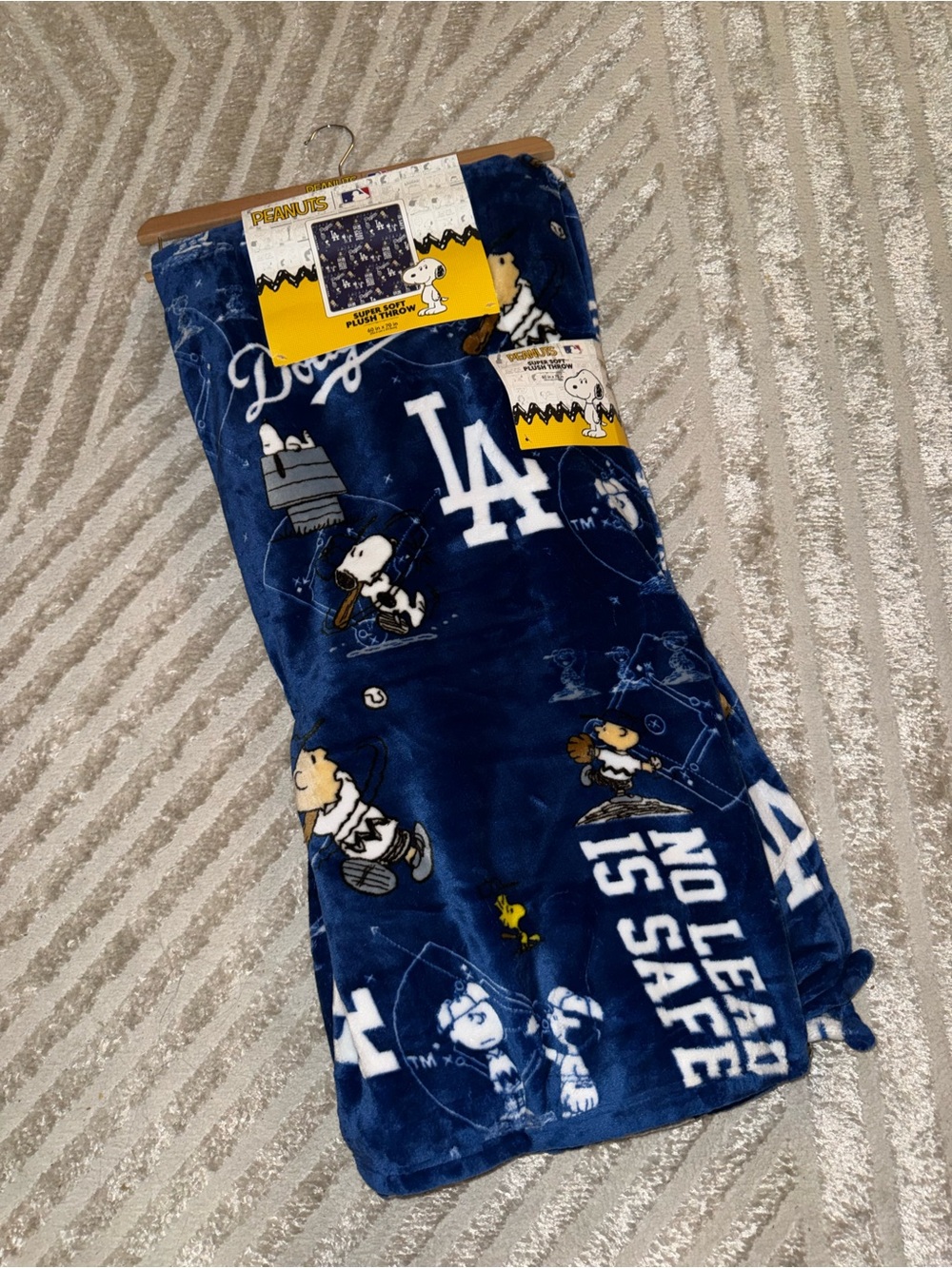 Peanuts snoopy LA dodgers plush throw blanket